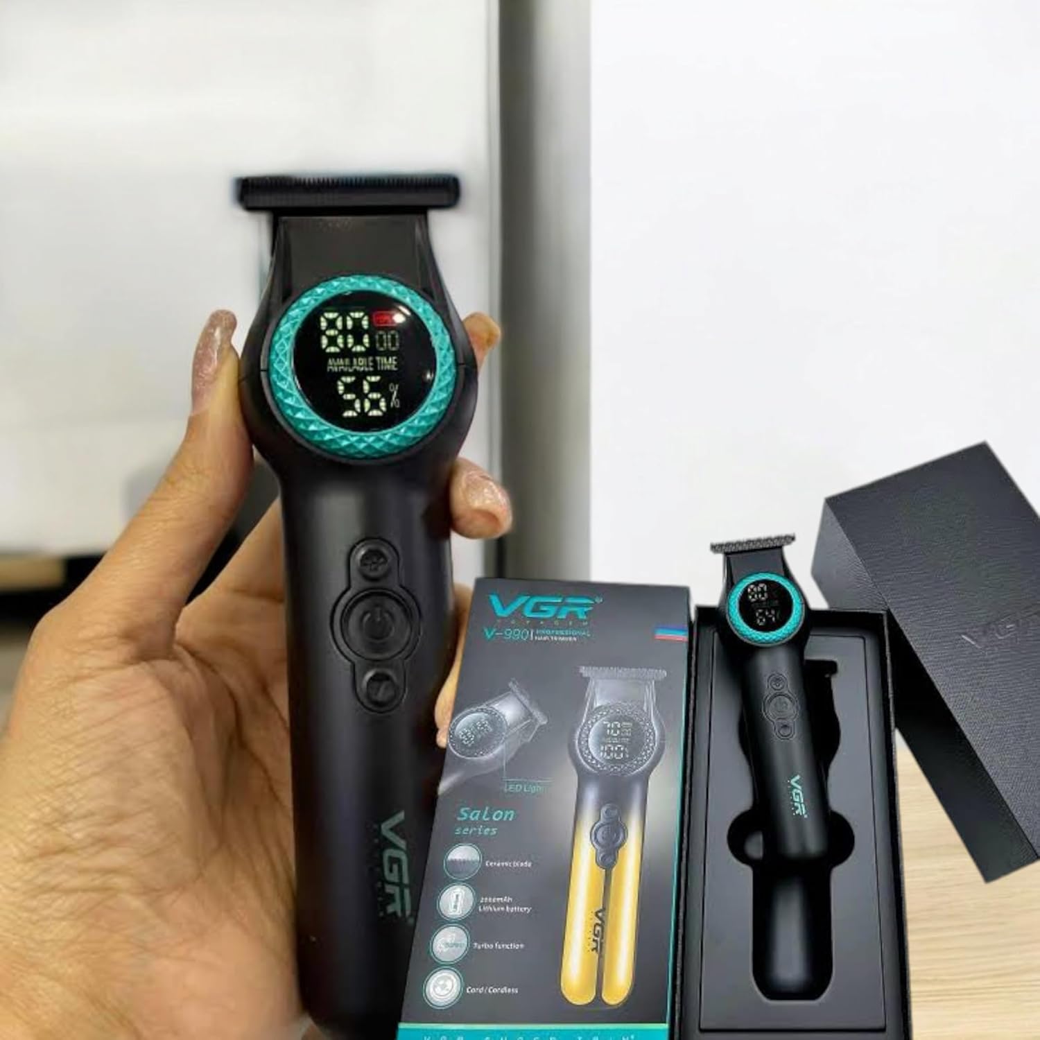 VGR V-990 Premium Cordless Waterproof Electric Shaver